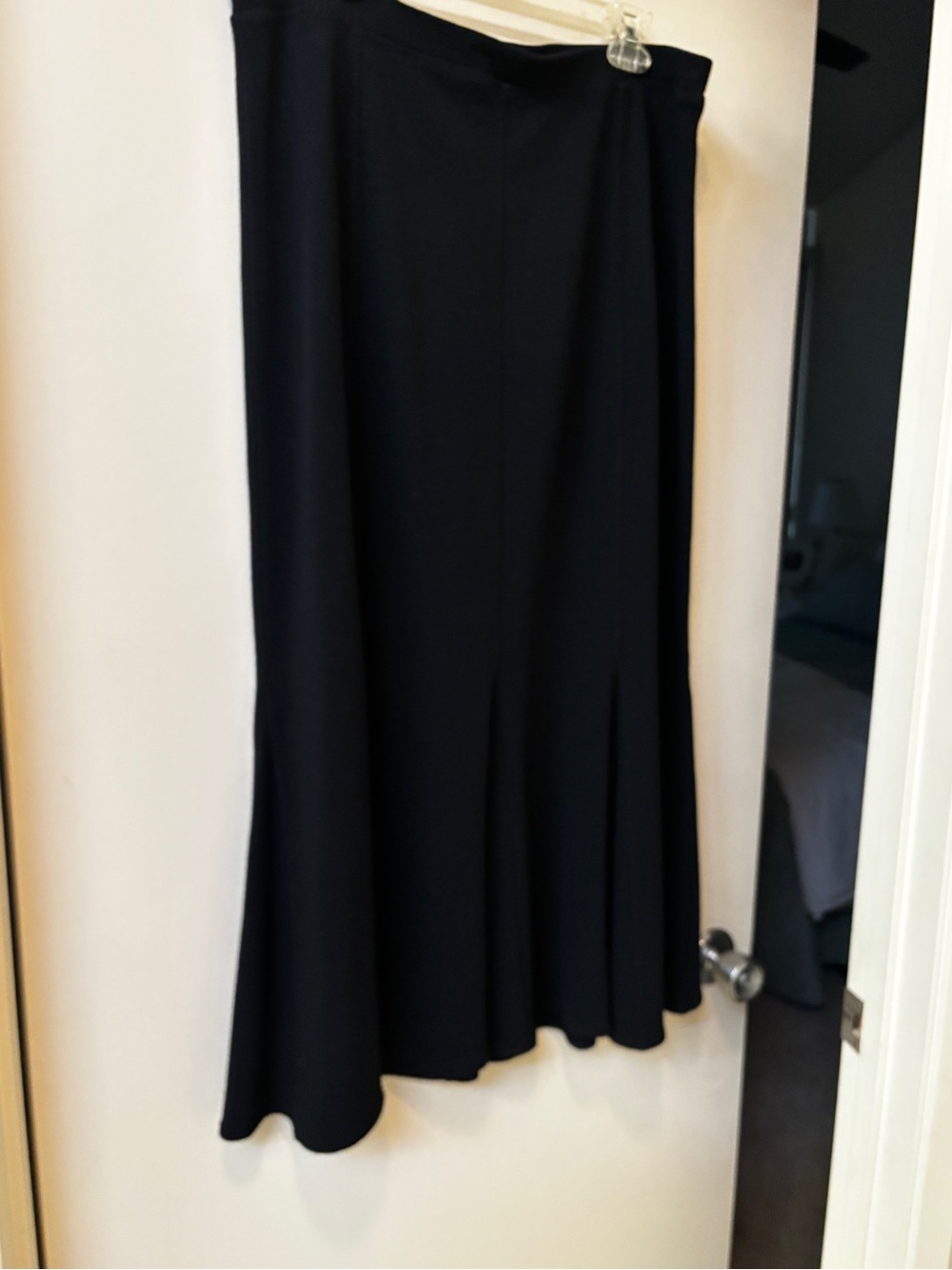 Eileen Fisher Black Midi Flared Skirt L. 34in Waist, 33in length.